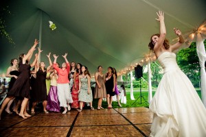 bouquet toss - amanda douglas events