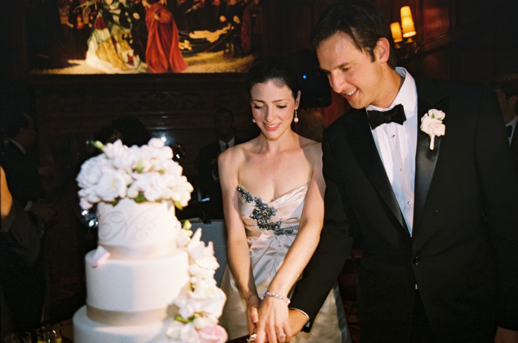 cutting the wedding cake - amanda douglas events