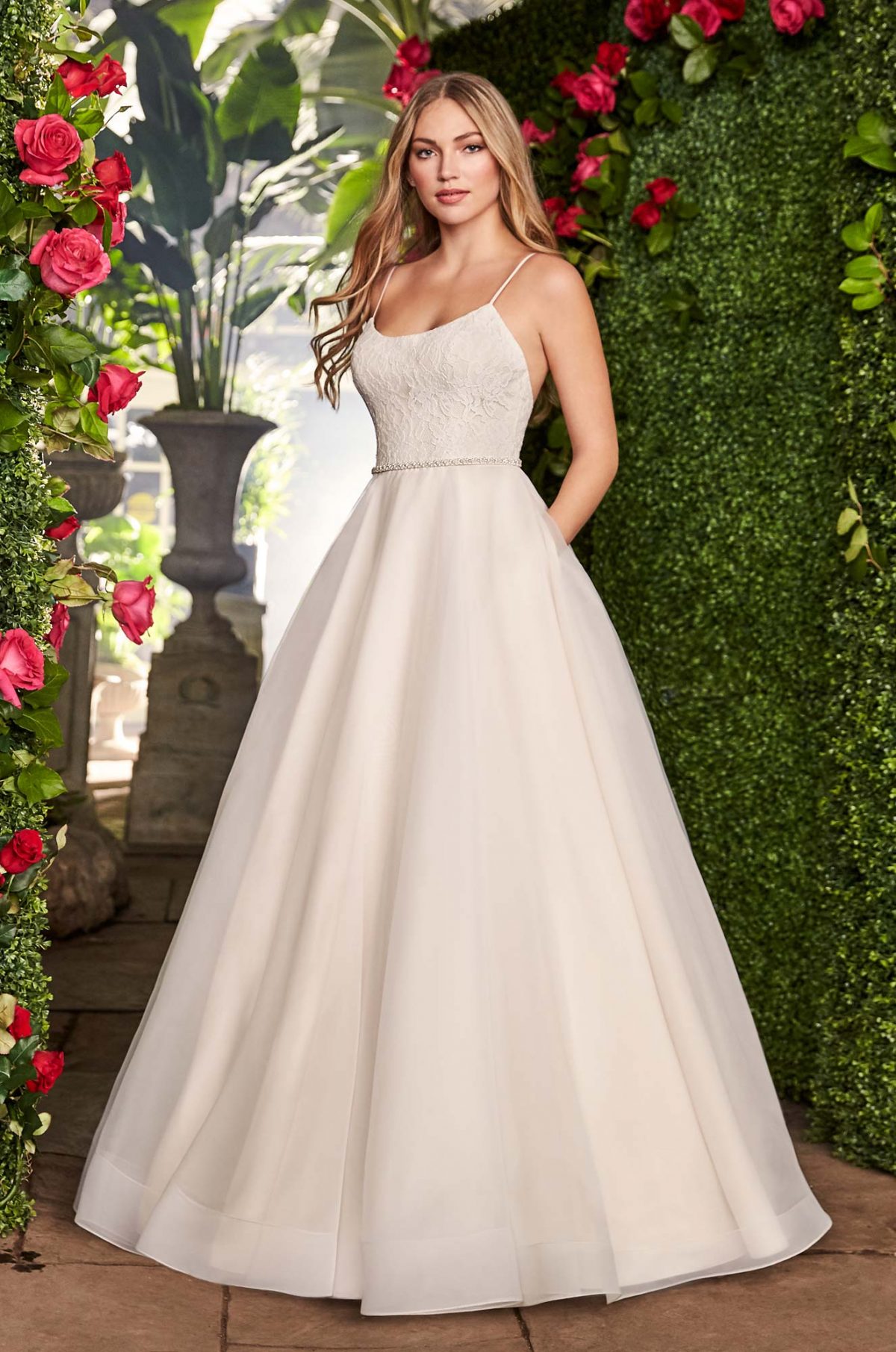 7 Unique Style Tips to add to Your Classic Wedding Dress - Amanda ...